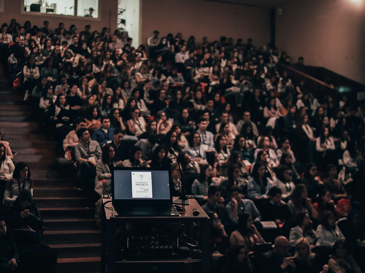 Photo of a large classroom full of students attending a lecture